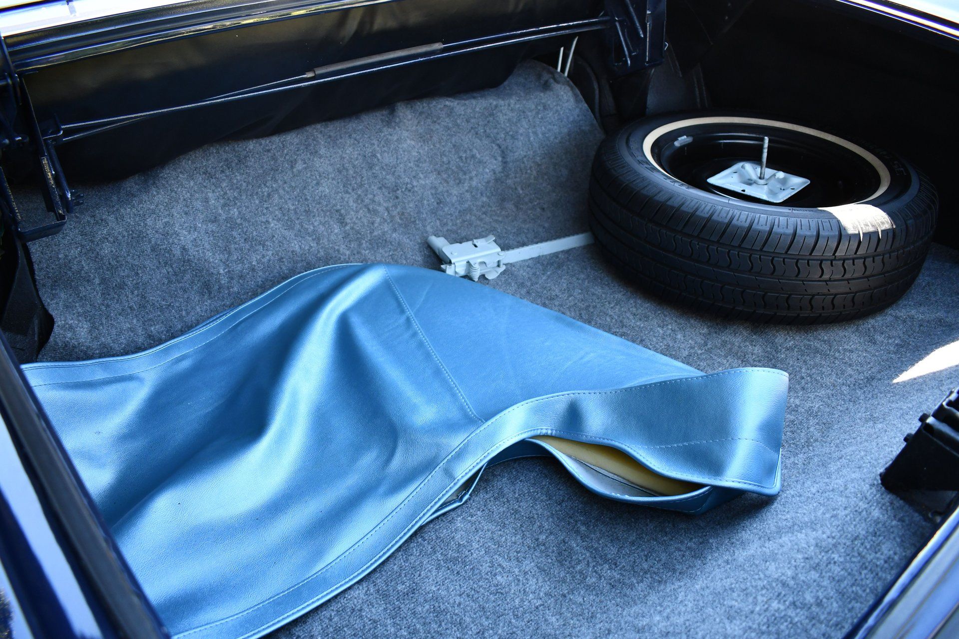 1965 CHEVROLET IMPALA SS - Image 17